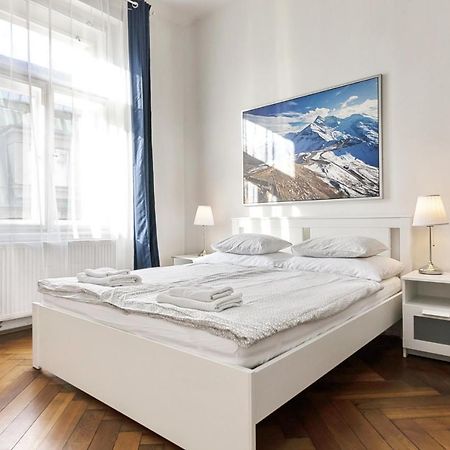 Aparthotel Wenceslas ปราก ภายนอก รูปภาพ