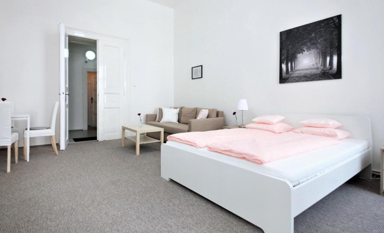 Aparthotel Wenceslas ปราก ภายนอก รูปภาพ