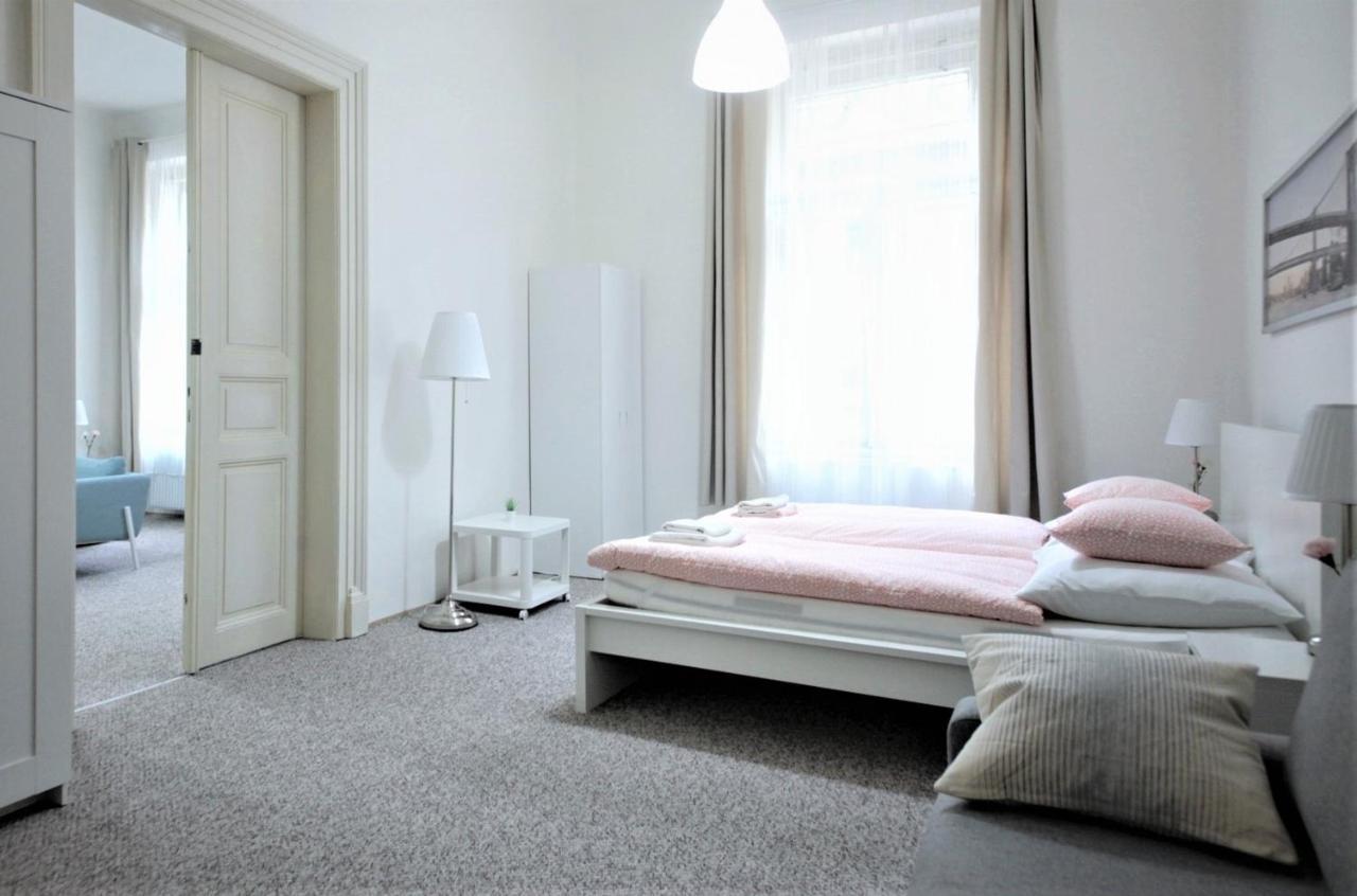Aparthotel Wenceslas ปราก ภายนอก รูปภาพ