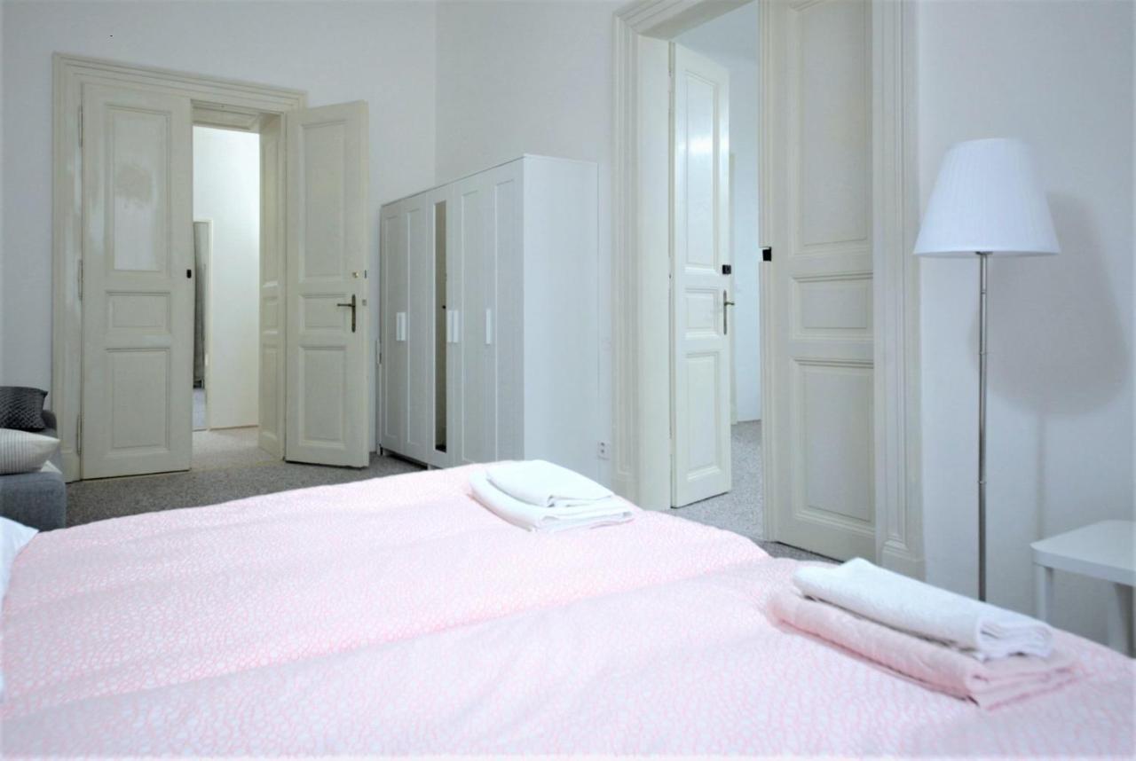 Aparthotel Wenceslas ปราก ภายนอก รูปภาพ